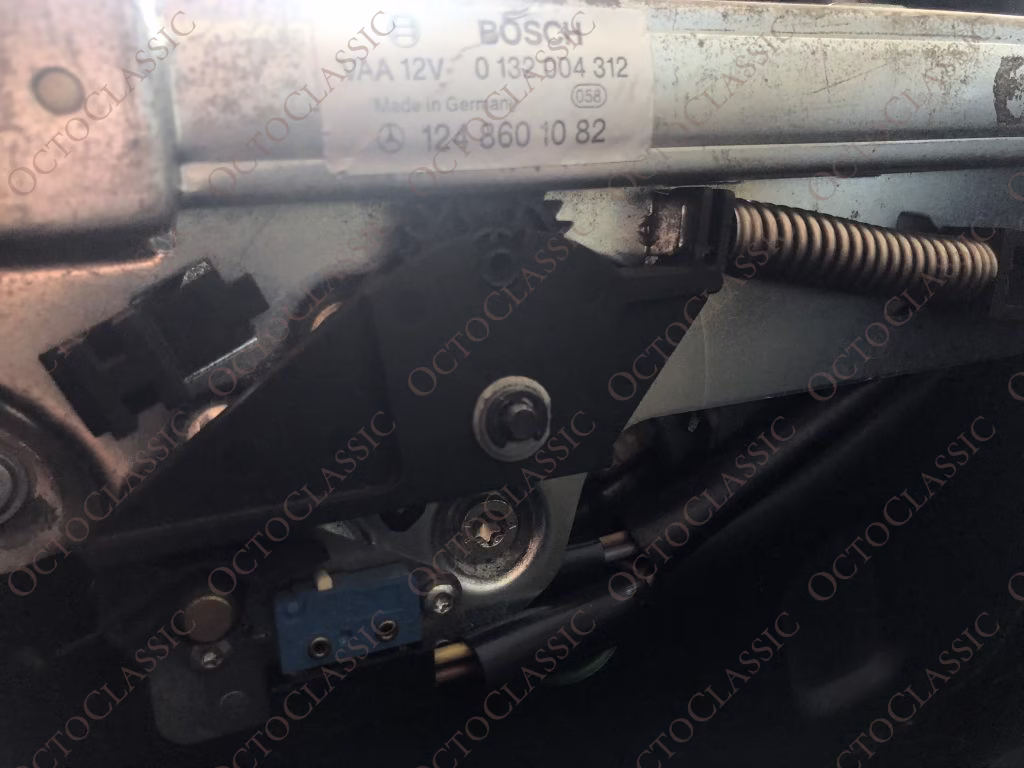 A124 Kit de reparación del alimentador del cinturón de seguridad  (w124 cabriolé, convertible, techo abatible) 1248600982 1248600604