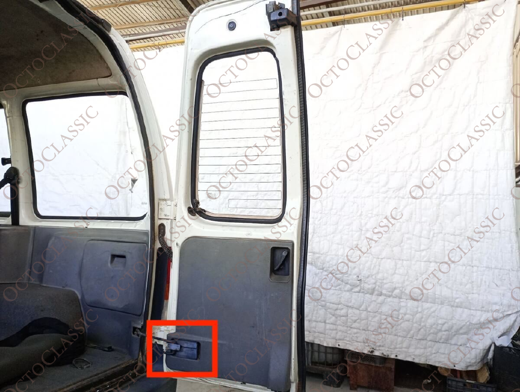 VW Caddy SEAT Inca Backdoor Holder Bracket Black VW Caddy SEAT Inca Backdoor Holder Bracket Black