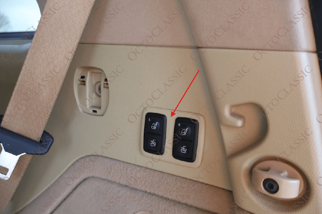 Mercedes W164 Rear 3rd Row Seat Switch Cover JC389989 Mercedes W164 Rear 3rd Row Seat Switch Cover JC389989