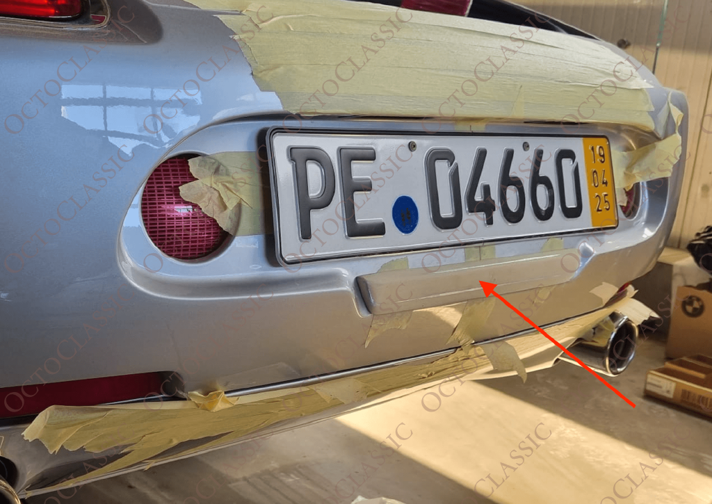 BMW / Alpina Z8 EE. UU. Embellecedor decorativo para el hueco de la matrícula del parachoques trasero, imprimado BMW / Alpina Z8 EE. UU. Embellecedor decorativo para el hueco de la matrícula del parachoques trasero, imprimado