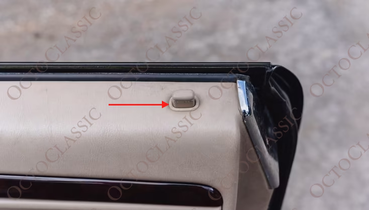 R129 Pierścień wykończeniowy wokół gałki zamykanych drzwi Mercedes Benz A1407600341