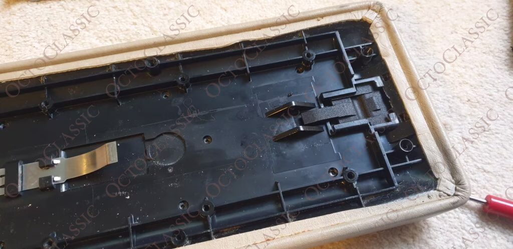 R129 Pulsante di chiusura del coperchio del bracciolo A1296830155